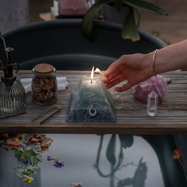 CEDAR SAGE Mystery Pyramid Crystal Candle SOUL/\TERRA