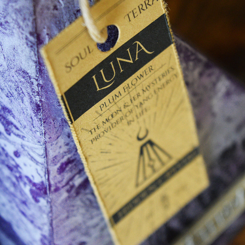 Luna CrystalPyramid Candle SOUL/\TERRA