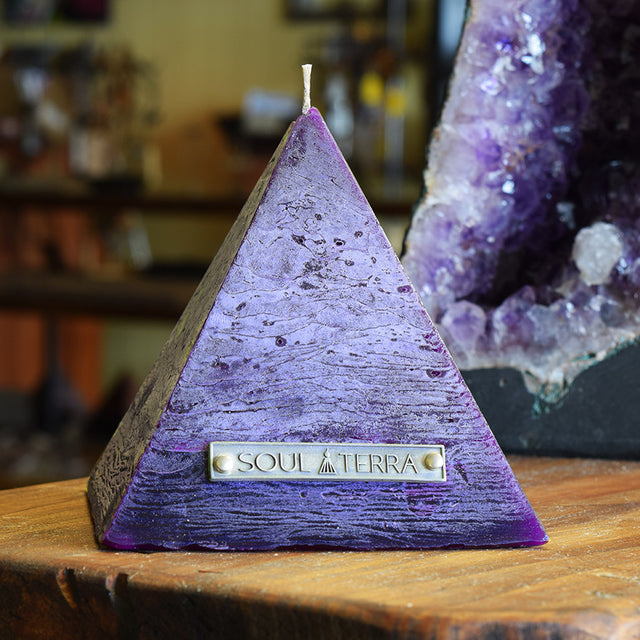 Luna CrystalPyramid Candle SOUL/\TERRA